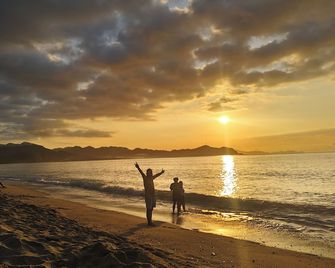 Diva Sunrise beach resort - Baler - Beach