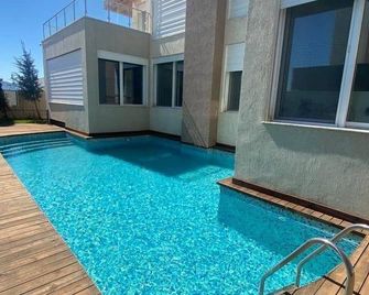 Luxury Villa Mabrouka in Soliman With Swimming Pool - Soliman - Piscina
