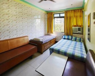 Ellora Guest House - Bhayandar - Bedroom