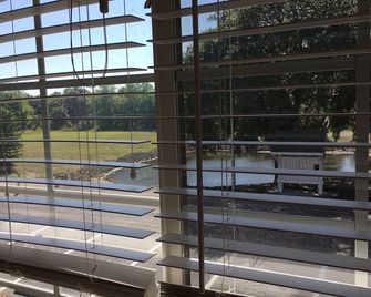 2/2 clean updated second floor includes WiFi ,tv package ,utilities. - Port Charlotte - Balcony