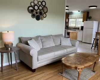 1008 on Ten - minutes to All Star Village, quiet setting - Laurens - Sala de estar
