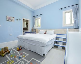 Dancing Butterfly Inn Family sliding BnB - Dongshan Township - Bedroom