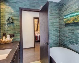 Stunning A-Frame Cabin, Steps to Clark Fork River - Saint Regis