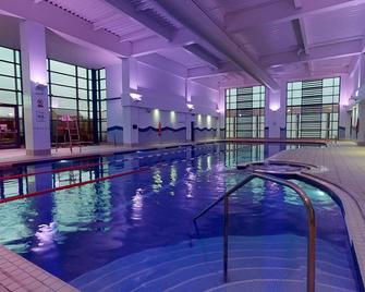 Village Hotel Swansea - สวอนซี - สระว่ายน้ำ