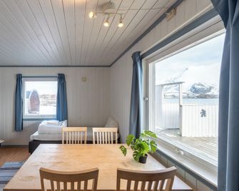 Lydersen Rorbuer - Fredvang - Comedor