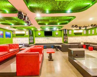 Fabhotel Pentagon Next - Bhubaneswar Railway Station - Bhubaneswar - Lounge