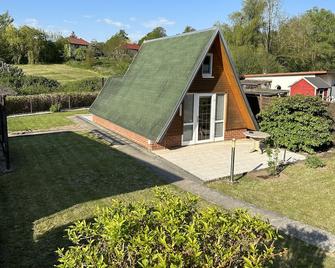 Beautiful vacation home 'Finnhütte' with 2 terraces + WLAN - Gross Nemerow - Gebouw