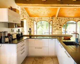 Magnificent Mas Ardéchois with swimming pool and pétanque court - Chambonas - Cocina