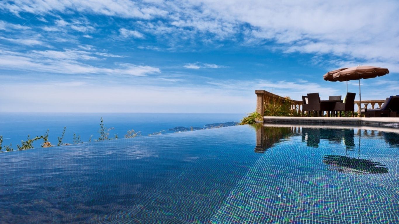 Chateau De La Chevre D Or