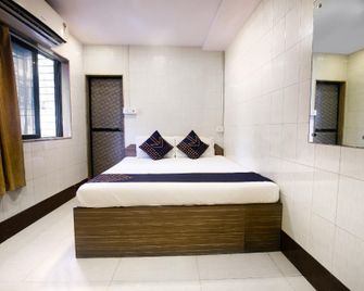 Spot On Hotel Saim Palace Near Marine Drive Beach - מומבאי - חדר שינה