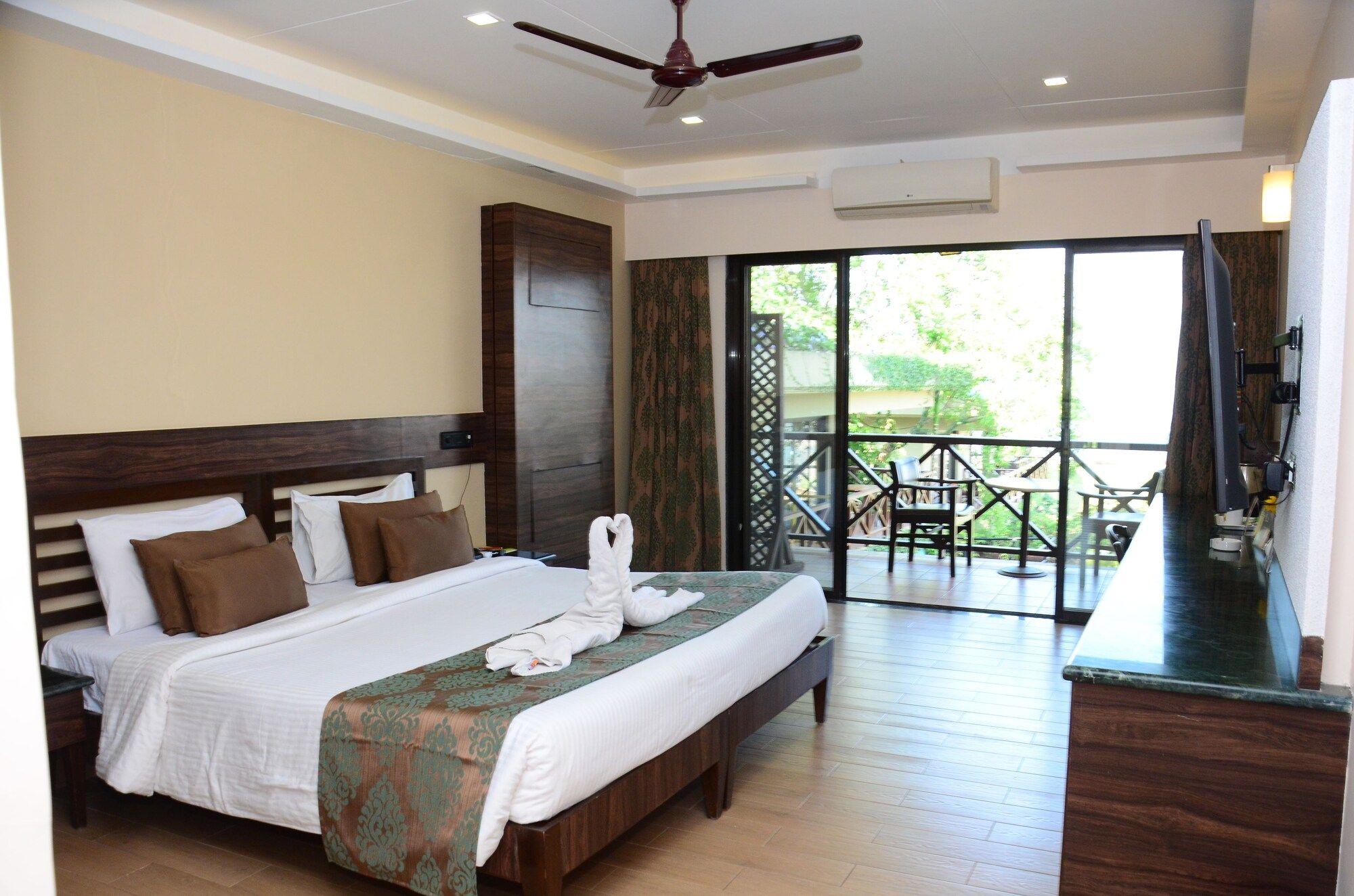 Upper Deck Resort - Highest Peak, Lonavala - Lonavala - Bedroom