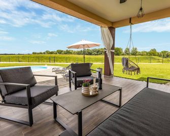 Stunning Home In Pitomaca With Wifi - Pitomača - Patio