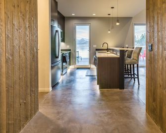 Modern cabin on Georgetown Lake with incredible views and private dock! - Anaconda - Dining room