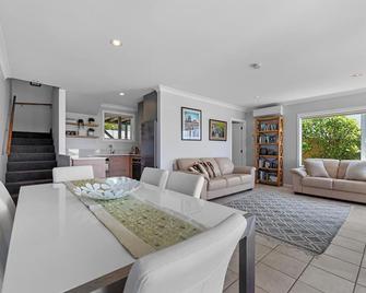 Sea Shells By The Shaw - Waihi Beach Holiday Home - Waihi Beach - Comedor