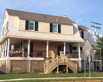 Two blocks from the beach, a timeless 'Bay Header' close to the downtown shops - Bay Head - Edificio