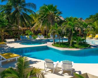 Portofino Beach Resort-An Authentic Island Escape! - סן פדרו - בריכה