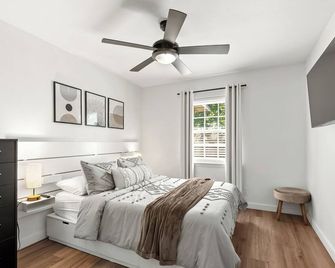 Ivy House 4bd Stylish Retreat - Richardson - Bedroom