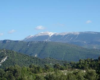 L'Eglantier 2 - nature gîte facing Mont Ventoux, swimming pool - Propiac - Vista del exterior