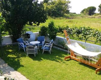 Ckiathi - Scíathos - Patio