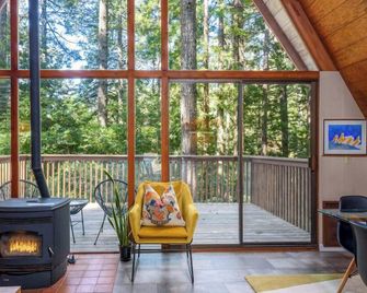 Star Nest - Secluded Forest Property - Gualala