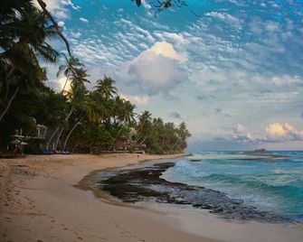 Shanthi Beach Resort - Unawatuna - Beach