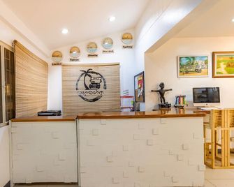 Baybayin Hostel and Co-Live - Manila - Front desk