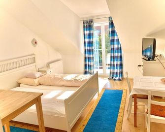 Gästezimmer Puzwidu - וינה - חדר שינה