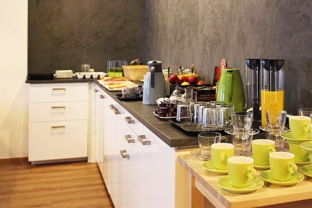 Bestprice Hotel Eschweiler - Eschweiler - Buffet