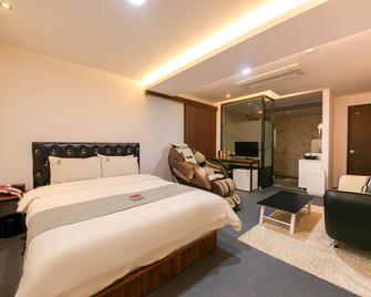 Gunsan Imt - Gunsan - Habitación