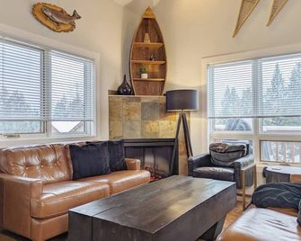 Large Condo Mountain View 5 bed 2.5 bath - Radium Hot Springs - Living room