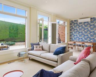 Sandborne Moments to the Sand - Portsea - Living room