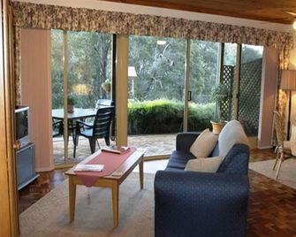Tweed Valley Lodge (Adults Only) - Bridgetown - Living room