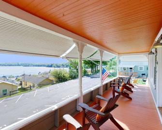 Room 8 (3rd Floor and Shared Bathroom) - Laconia - Balcony