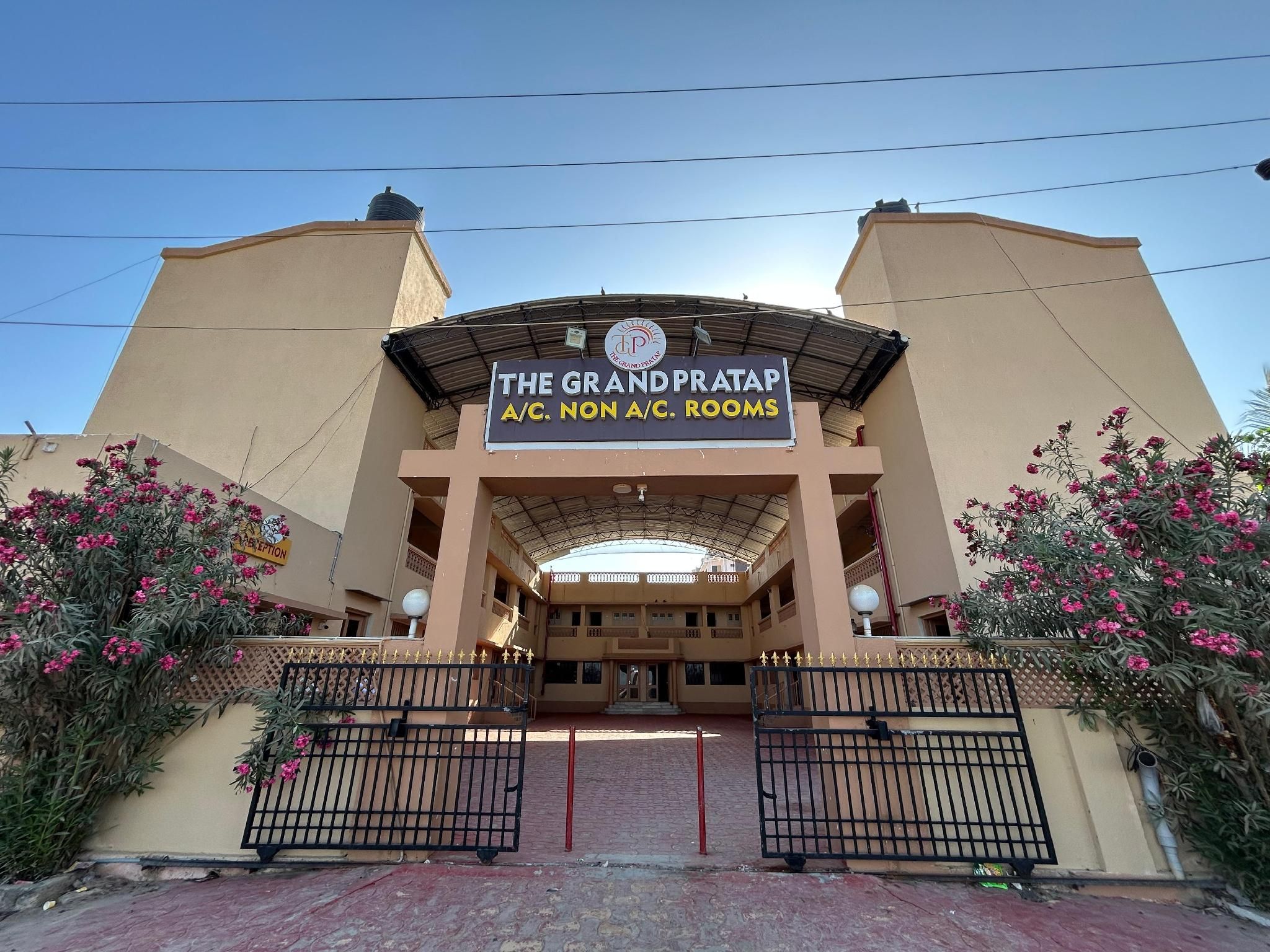 The Grand Pratap Hotel Dwarka - Dwārka - Gebäude