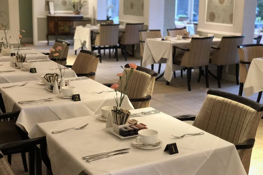 The Falcon Hotel - Farnborough - Restaurace