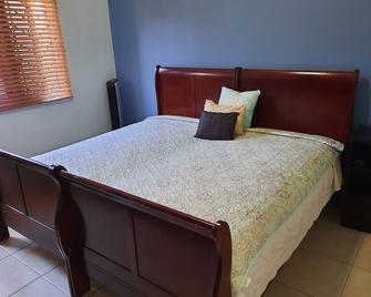 Oasis Realm - Kingston - Habitación