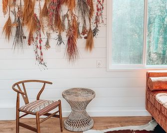 Boutique Tiny house Yosemite National Park & Bass lake w/ outdoor clawfoot tub - Coarsegold - Bedroom