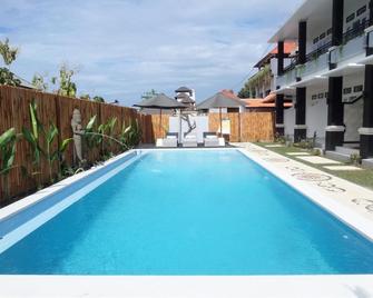 Kubu Jimbar - South Kuta - Piscina