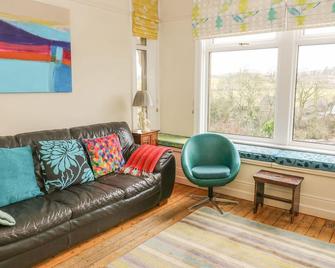 1 Bridge End & Garden, Pet Friendly In Grassington - Grassington - Living room