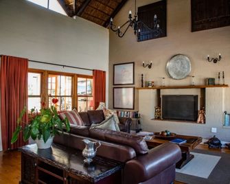 Summit Place Guest House - Constantia - Huiskamer