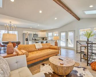 Briar House - Fletcher - Living room