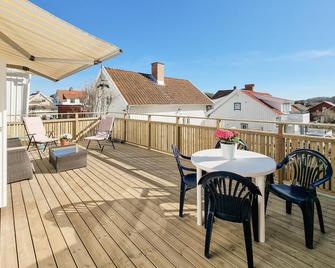 Amazing Home In Hovenäset With Kitchen - Hovenäset - Balcón