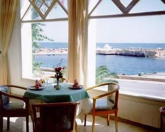 نزل المازري - المنستير - غرفة طعام