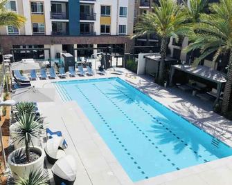 Luxury new apartment in Irvine - Santa Ana - Piscina