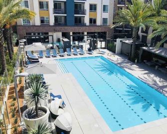 Luxury new apartment in Irvine - Santa Ana - Piscina