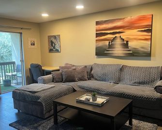 5 Minutes from Six Flags & 30 minutes from Los Angeles - Valencia - Living room