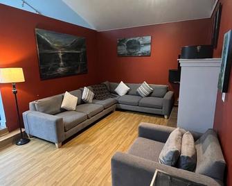 Chesterman Beach Fine Art Vacation House - Walking distance to North Chesterman - Tofino - Salon