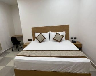 Hotel Srijan - Vrindavan - Schlafzimmer