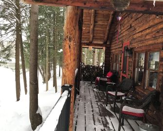 Log Cabin - Lake Pauline Waterfront - 2 Miles To Okemo Mountain/Jackson Gore - Ludlow - Patio