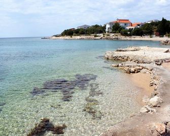 One bedroom apartment near beach Mandre, Pag (A-4092-a) - Kolan